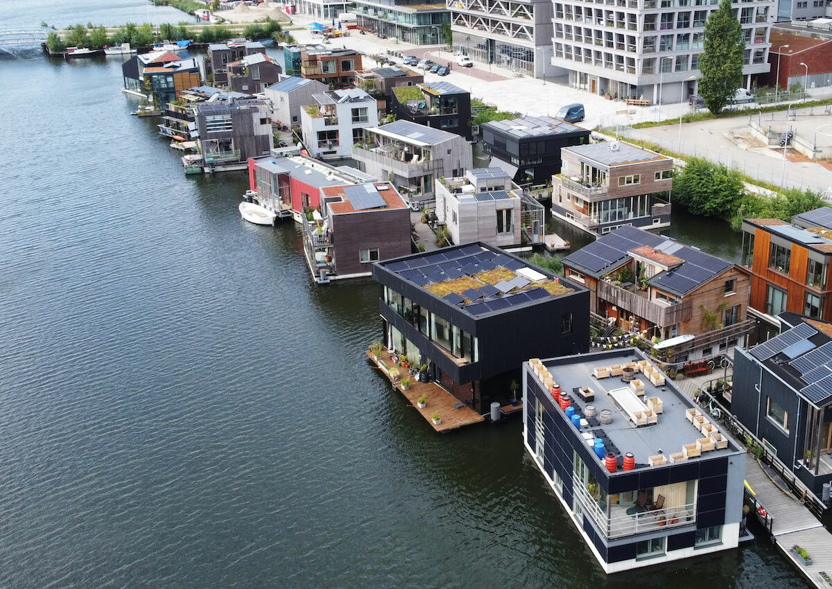 В Нидерландах строят дома прямо в воде, надеясь спастись от наводнений и всемирного потопа