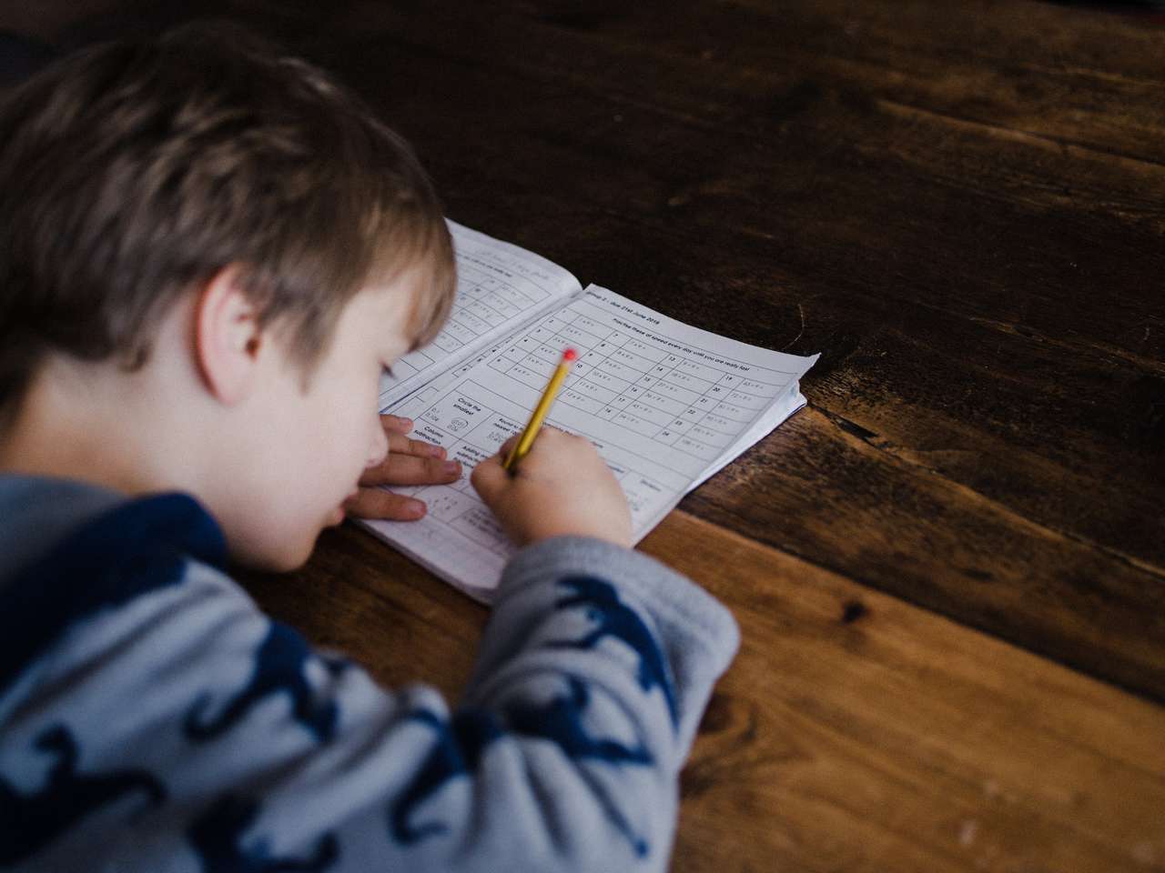 Без нервов: как научить ребенка быстро и качественно выполнять домашнее задание